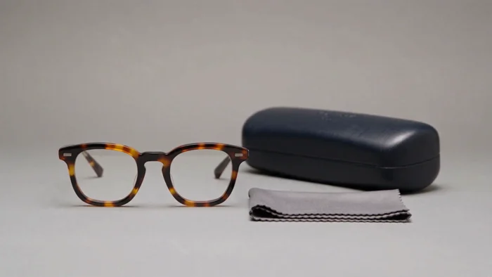Tortoiseshell eyeglasses, a published case carried 12 seconds further